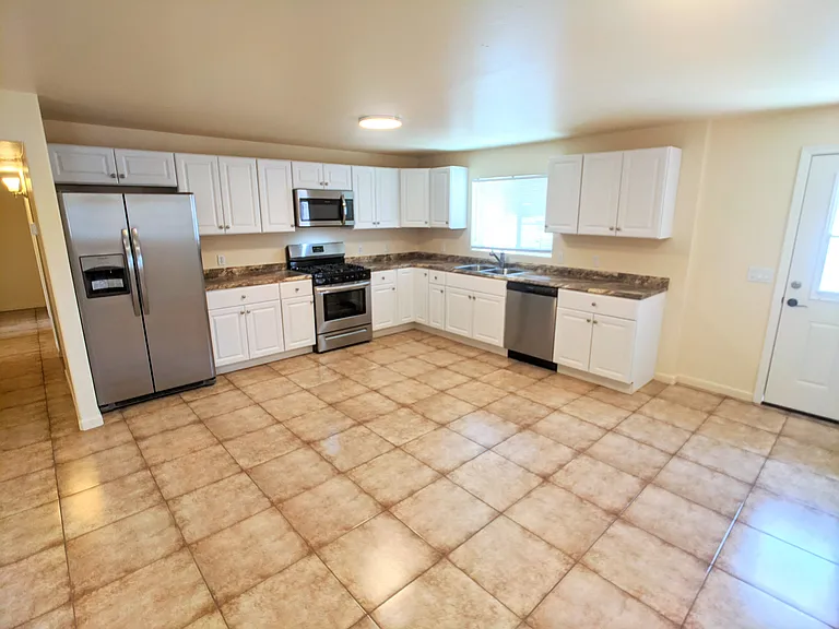 1343 W Alameda St — Photo 8