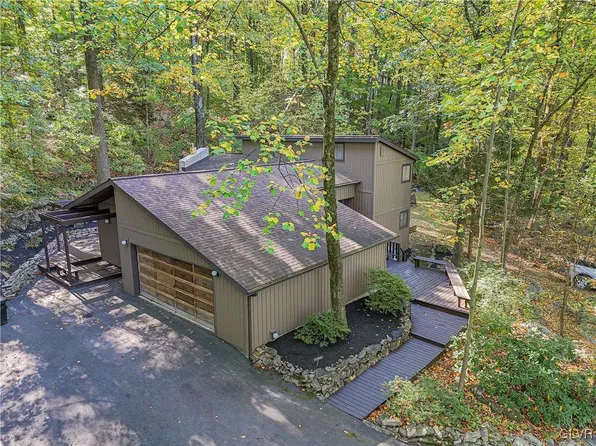 110 Mountain Park Rd, Allentown, PA 18103