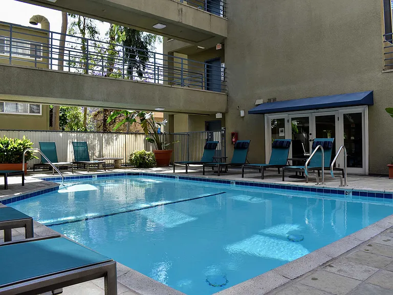 Hollywood Place — Photo 8