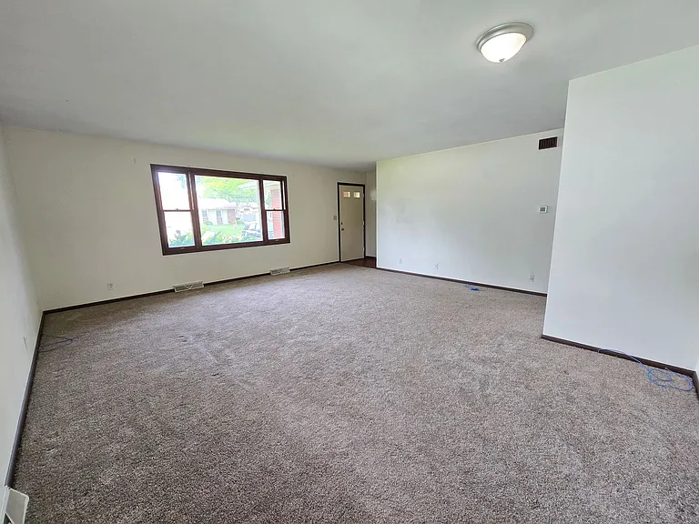 1705 Linda Ln — Photo 3