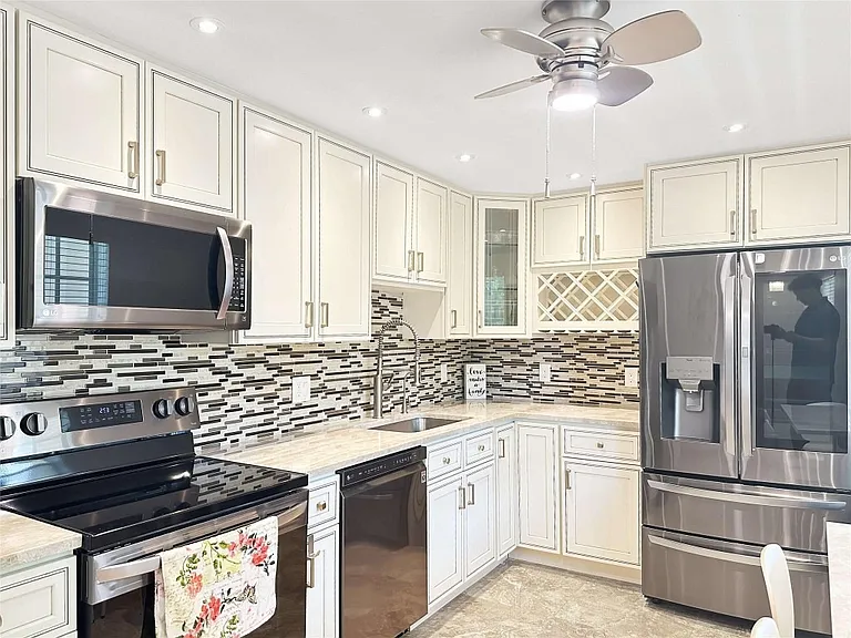 3505 Oaks Way #310 — Photo 2