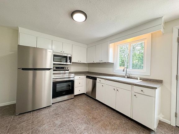 3rd image of 3 Villa Road #3