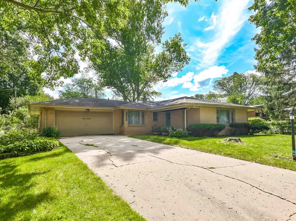 1119 Prestwick Pkwy, Rockford, IL 61107