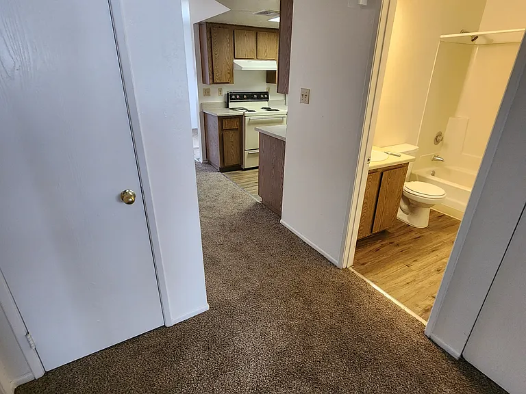 Desert Sun Apartments — Photo 14