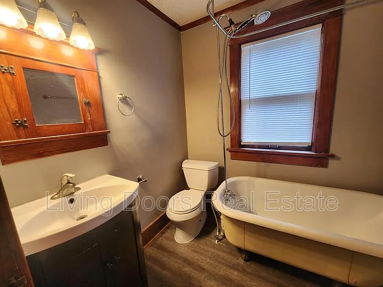 837 Peach St — Photo 13