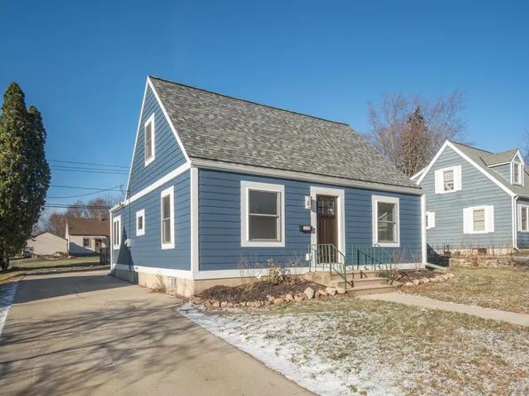 1136 North 8th AVENUE, West Bend, WI 53090