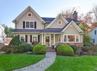 16 Beechwood Rd, Ho Ho Kus, NJ 07423