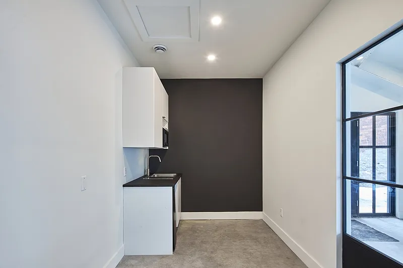 Studio, 1.0 bath, 1350 sqft, $4,435 — Photo 3