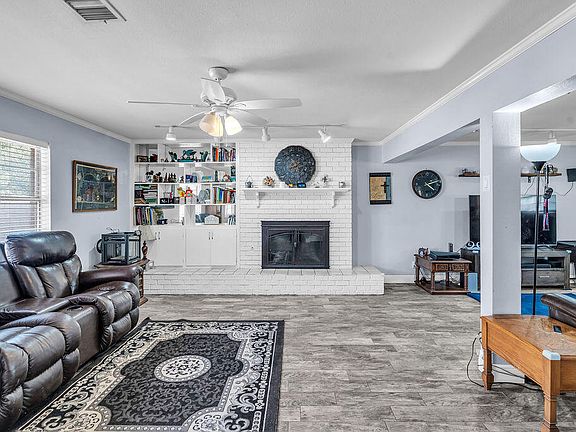 5th image of 2606 Hughes St