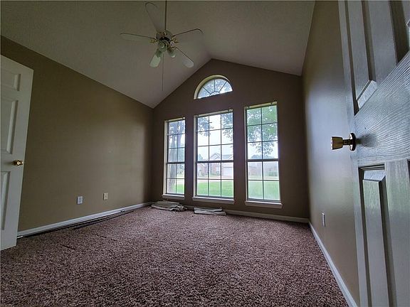 4th image of 6036 Cambridge Dr