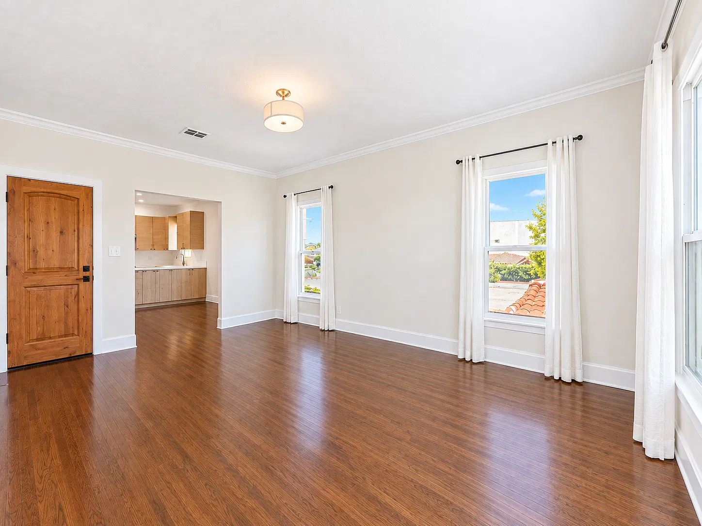 2 bed, 1100 sqft, $3,100 — Photo 3