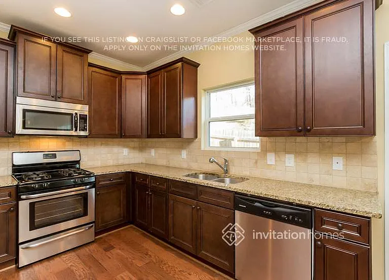 1313 Invermere Dr SE — Photo 4