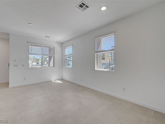 5th image of 239 Freeport View Pl