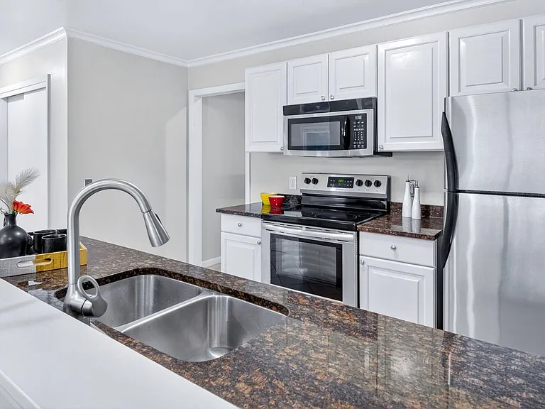 1895 Alpine Ave #E18 — Photo 8