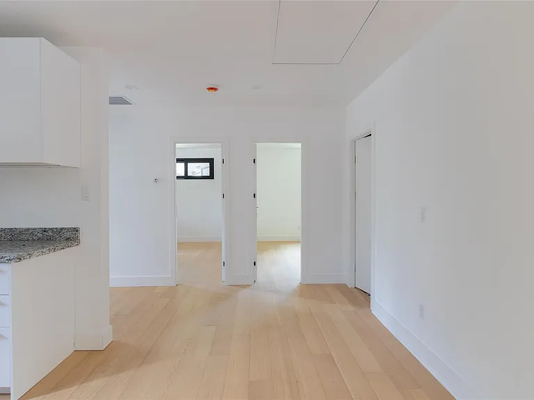 2945 Moss St — Photo 36