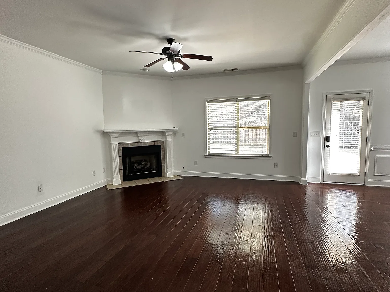 3 bed, 2.5 bath, 1917 sqft, $2,000 — Photo 4
