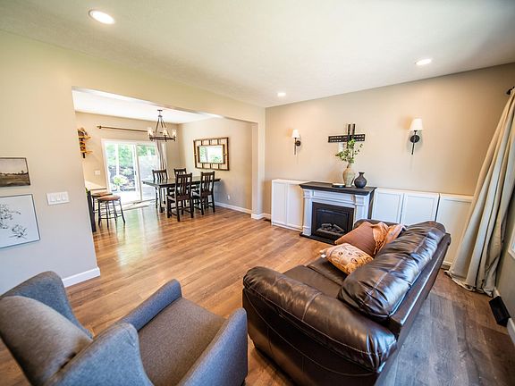 3rd image of 2107 Ponderosa Dr SW