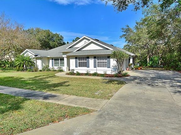 2nd image of 692 Winterberry Trl