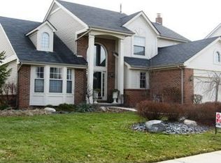 29038 Hearthstone Dr, Novi, MI 48377