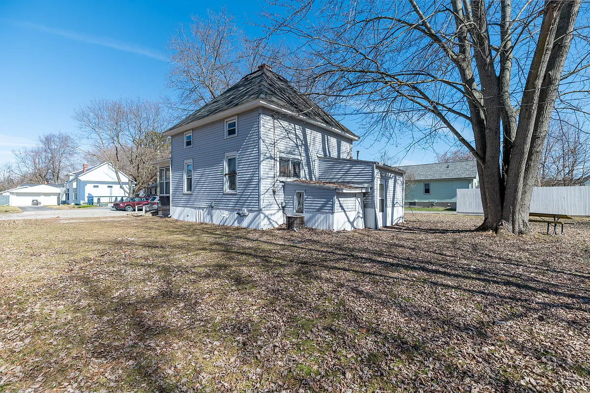 Building Photo - 1827 Gilbert St