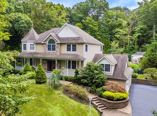 288 Little Plains Rd, Huntington, NY 11743