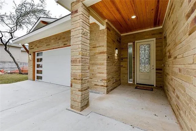 20401 Rockpark Ln — Photo 2