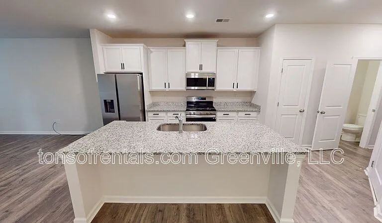 312 Highline Trl — Photo 4