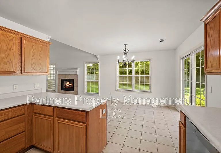 1257 Fox Run Ln — Photo 9