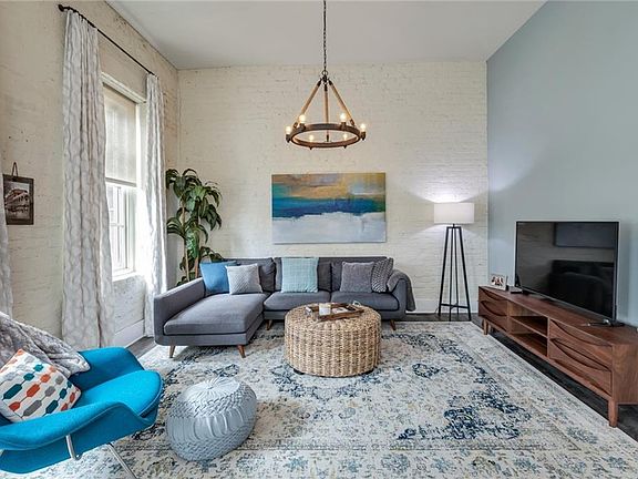 5th image of 448 Julia St APT 303
