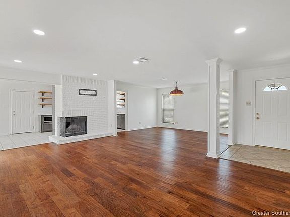 4th image of 1421 N Chateau Cir
