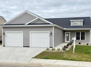 1326 Fieldstone Dr, Saint Johns, MI 48879