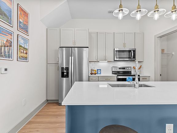 3rd image of 1035 Brightwater Way #Edb4ecf2f