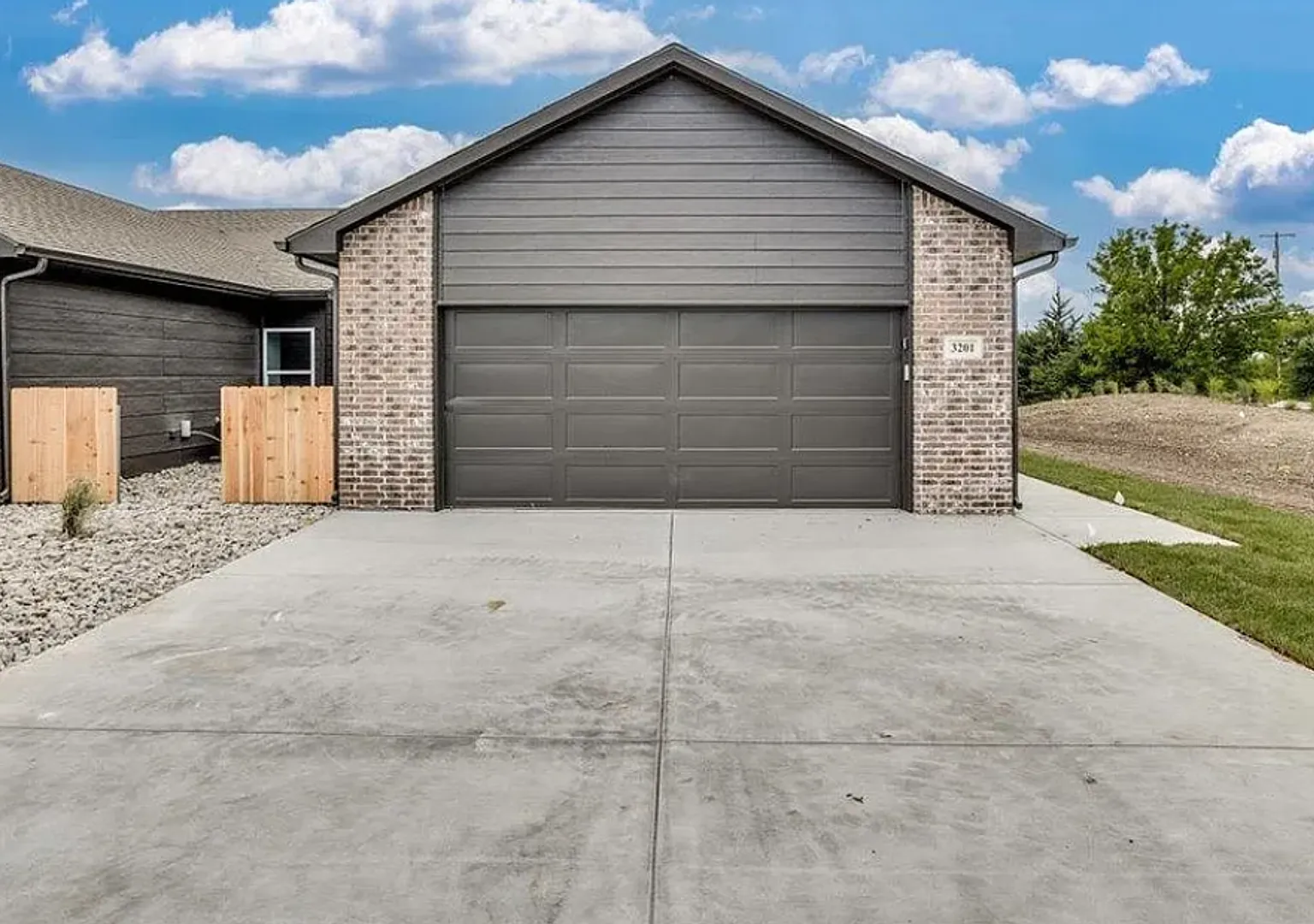 Modern 4-Bedroom Home in Falcon Falls — Photo 1