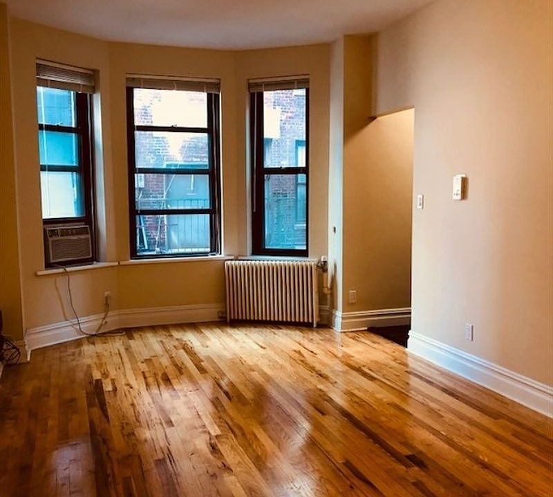 1st image of 150 W 47th St APT 7H