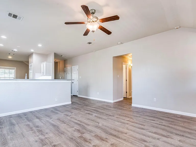 154 Flagstone Trl — Photo 9