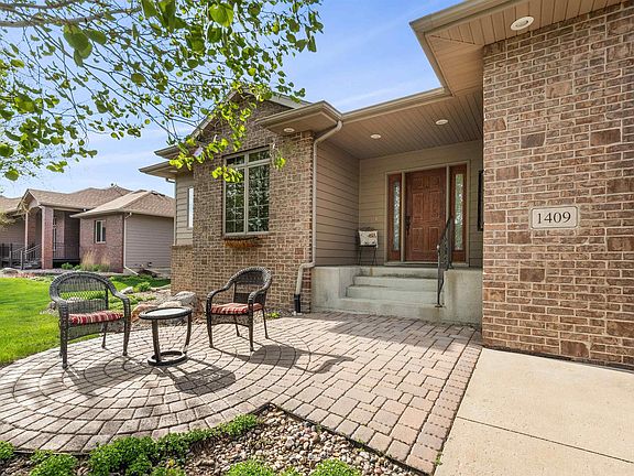 4th image of 1409 W Wicklow Ln