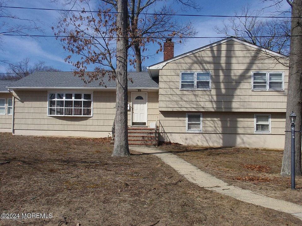 2nd image of 401 Lawrence Ave