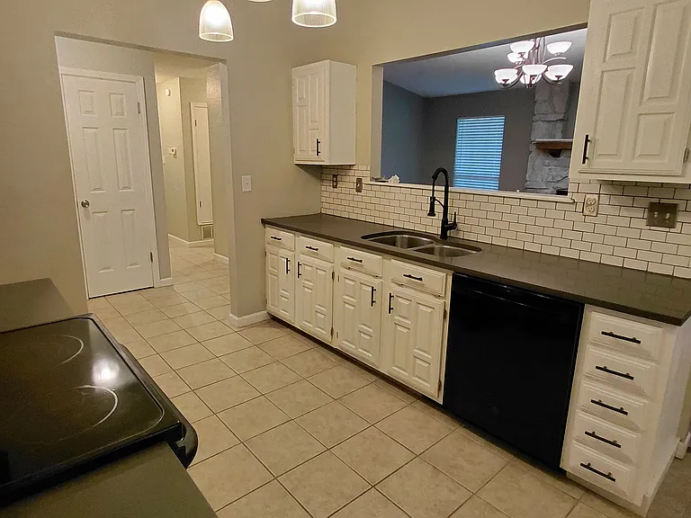 1109 W Los Angeles Cir — Photo 2