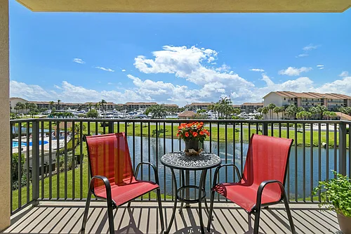 601 Seafarer Cir #304 Photo 1