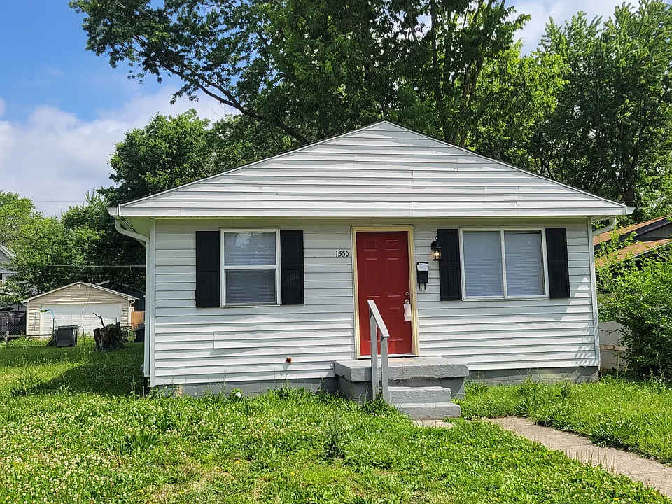 1330 W 32nd St