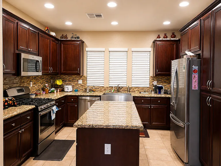 923 Willow Bridge Dr — Photo 3