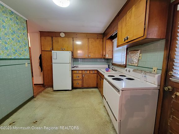 4th image of 94 Fairacres Drive