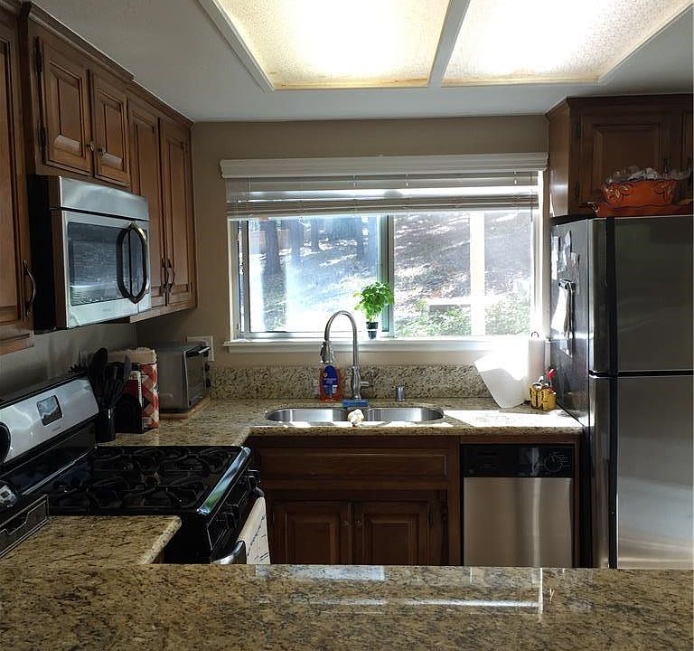 1st image of 976 Lucerne Ln