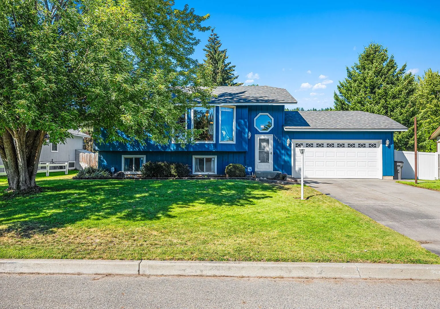 Updated 4BR Split-Level in Spokane Valley - Deck, 2-Car Garage & Daylight Basement — Photo 2