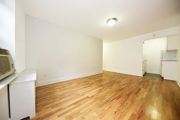 Rented by Buchbinder & Warren | media 32