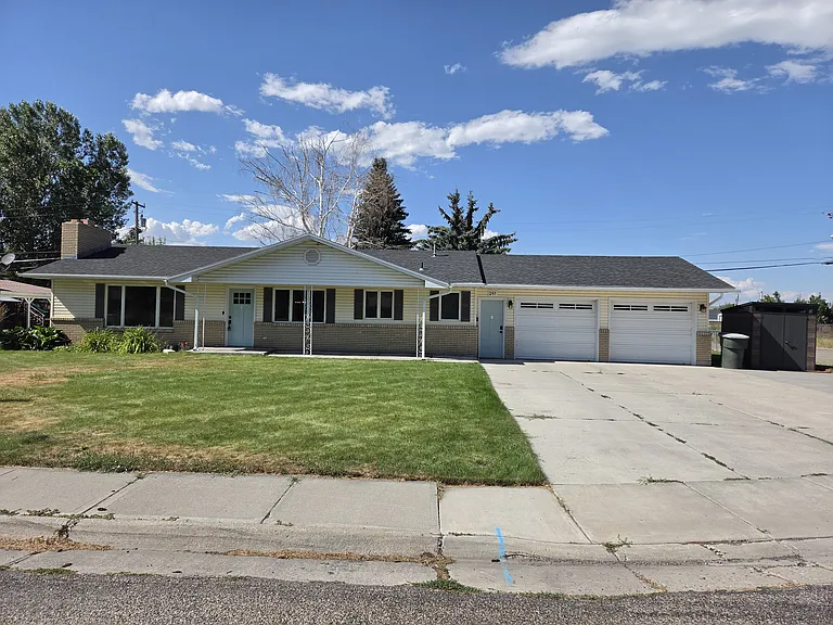 297 Dove Ave — Photo 2