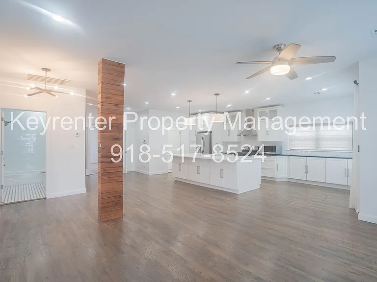 2323 E 13th St — Photo 3