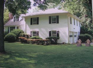 56 Bramble Ln, Riverside, CT 06878