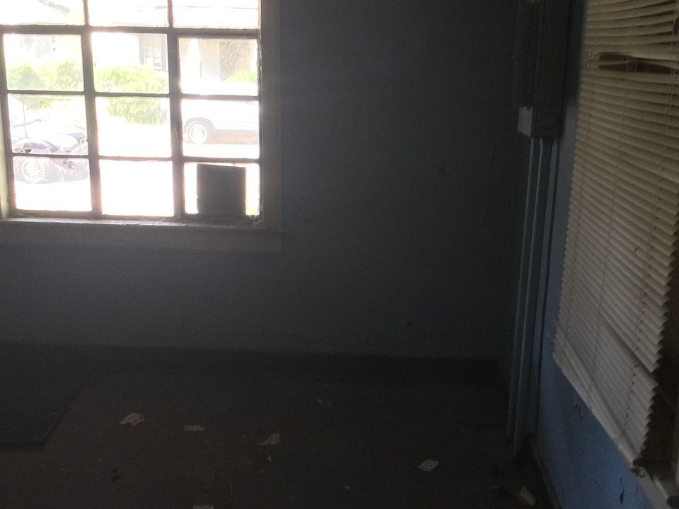 2nd image of 409 Hadley St SE