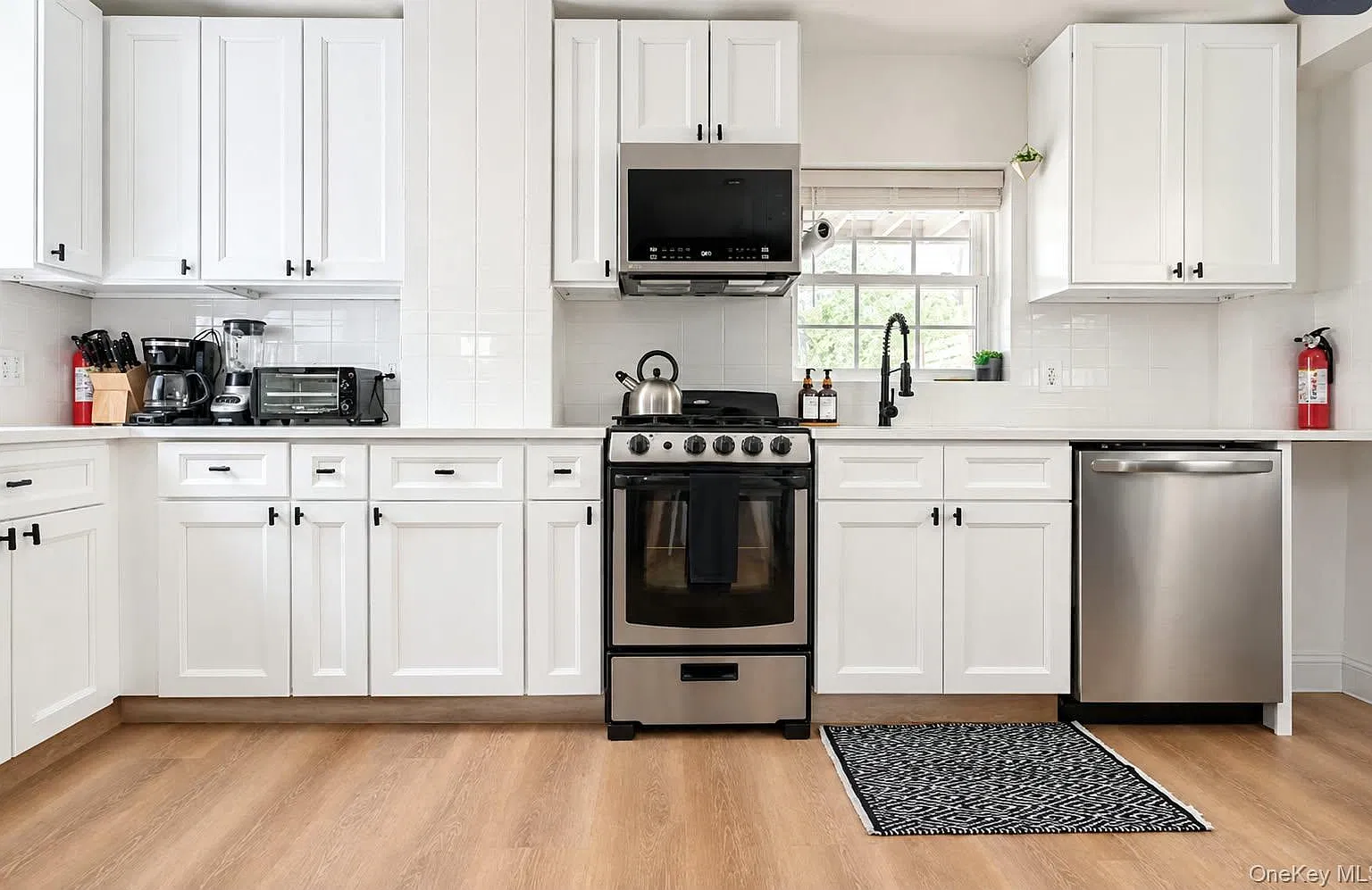 2 bed, 3.5 bath, 736 sqft, $4,000 — Photo 4